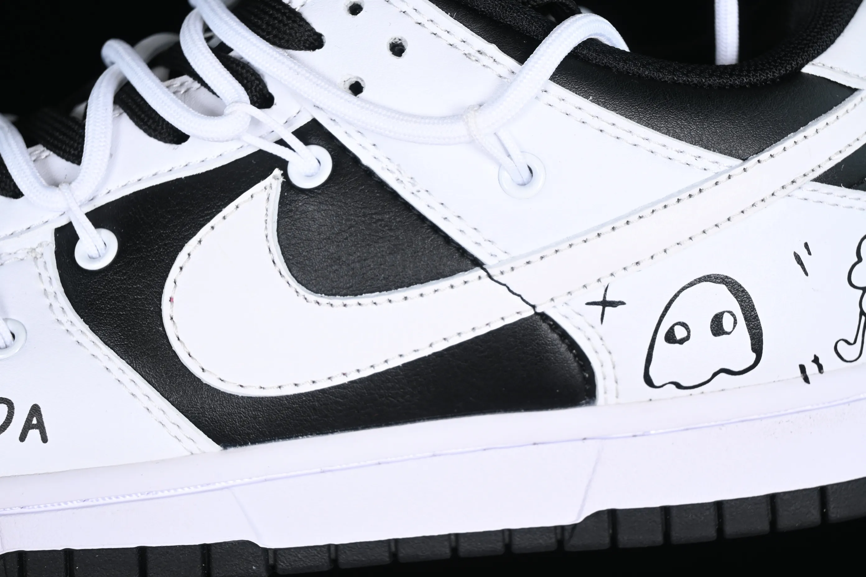 All categories Nk SB Dunk series Nk SB Dunk Low low-top sneakers Nk Dunk Low Reverse Panda-Little Monster SB strap low-top casual sneakers DD1391-100